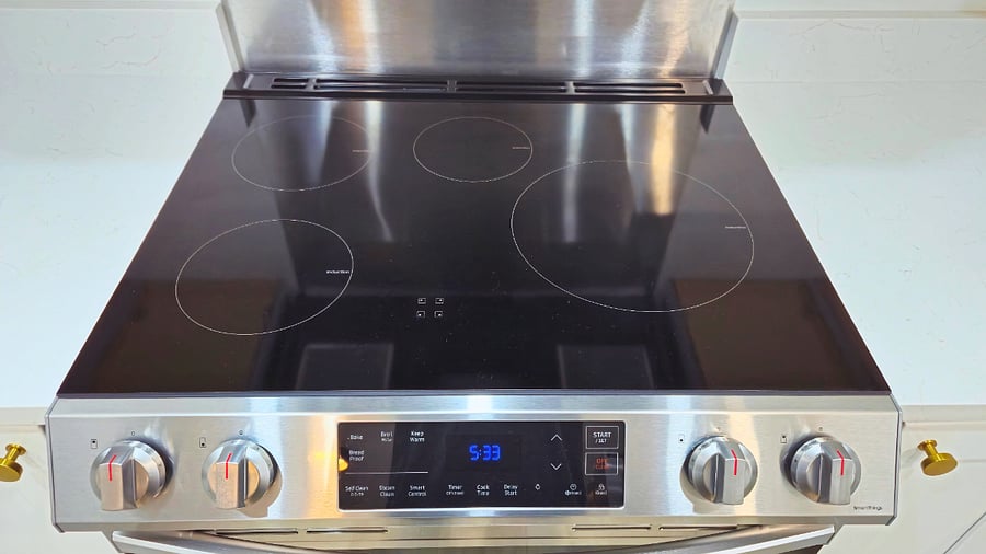 Samsung induction stove with a regular electric ovenfast boiling, no excess heat, and amazing performance! Important: Only stainless steel magnetic pans (supplied) work on the stovetop. Aluminum and most non-stick pans wont work.