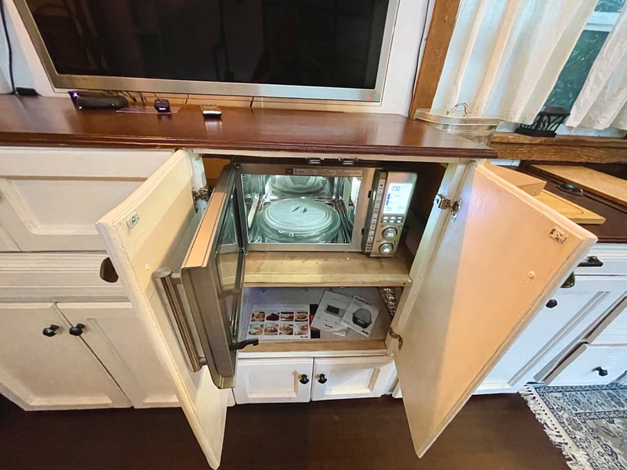 Breville Combi Wave 3-in-1.
An amazing convection oven, Microwave and air fryer all in one.