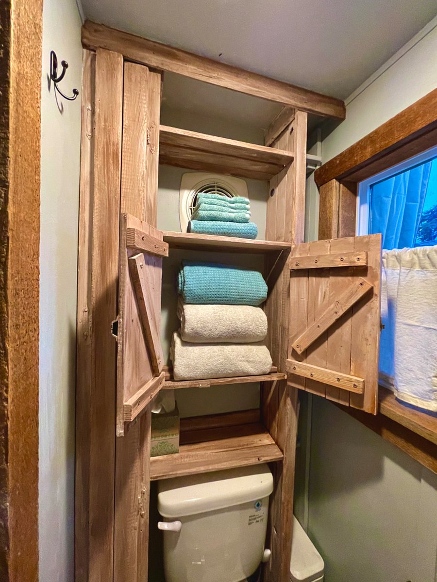 Bath towel storage