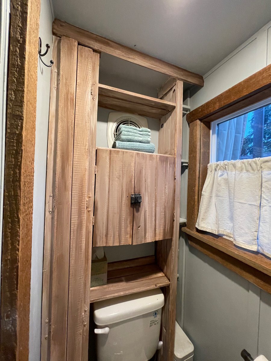 Bathroom cabinet
