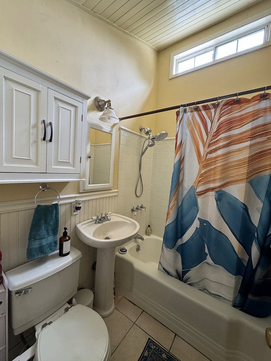 Private bedroom for main house bedroom rental 