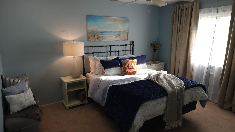2nd bedroom with queen bed