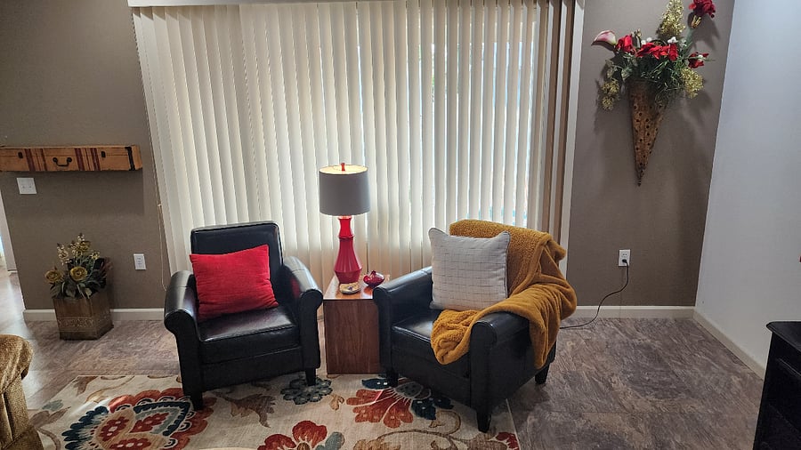 sitting area in 2nd living area
