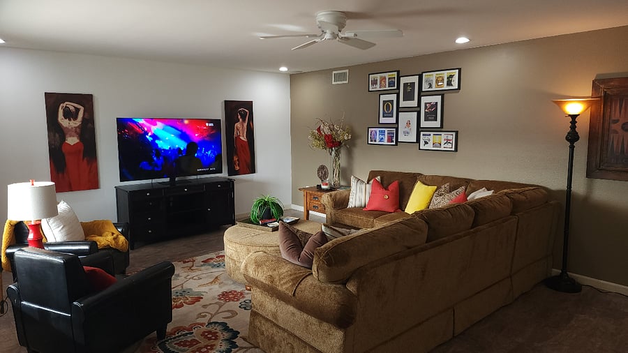 2nd Living area with 75" Smart TV/DVD player