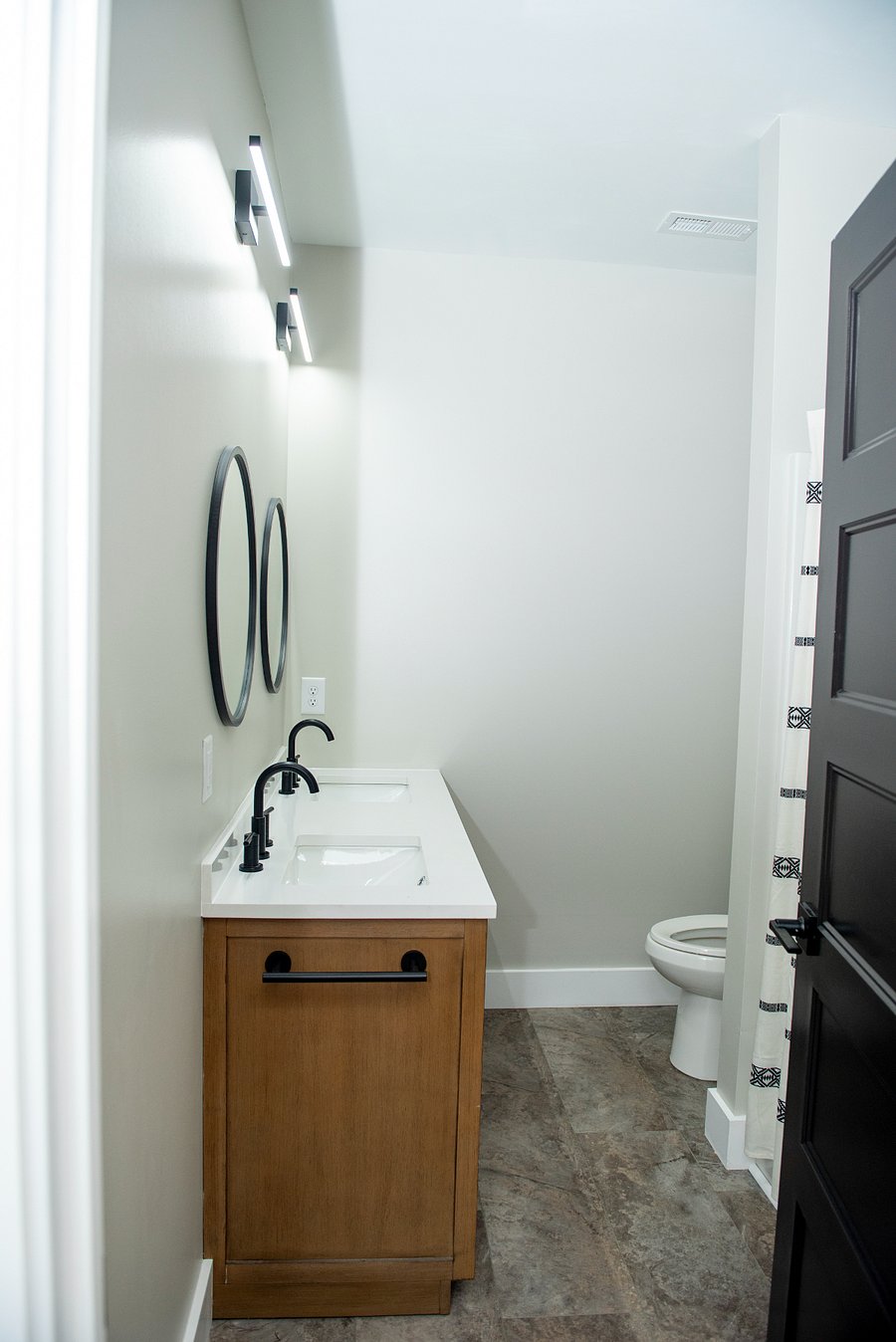 Primary bath; double vanity, toilet and bathtub