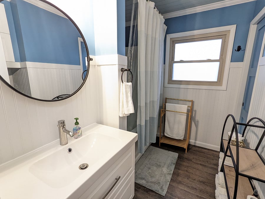 Main bathroom