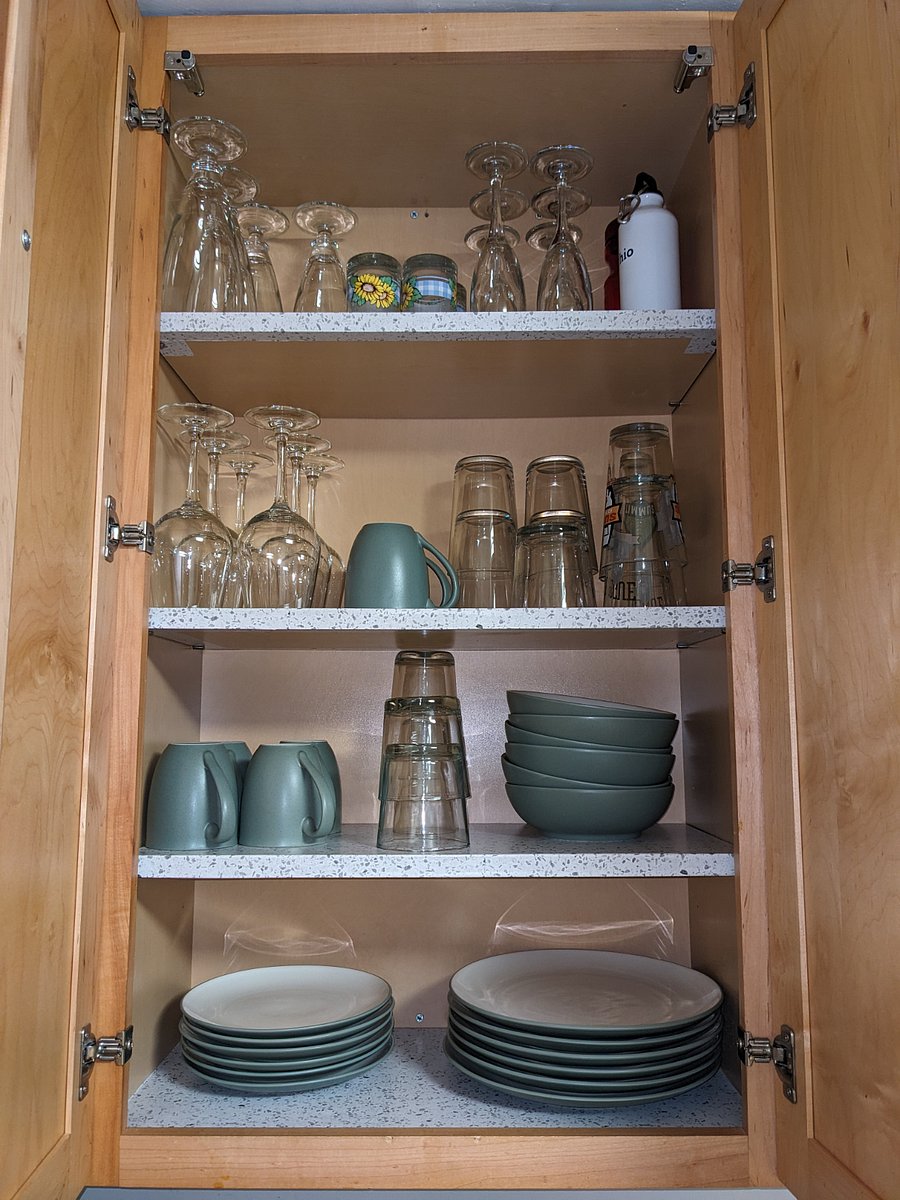 Kitchen dishware