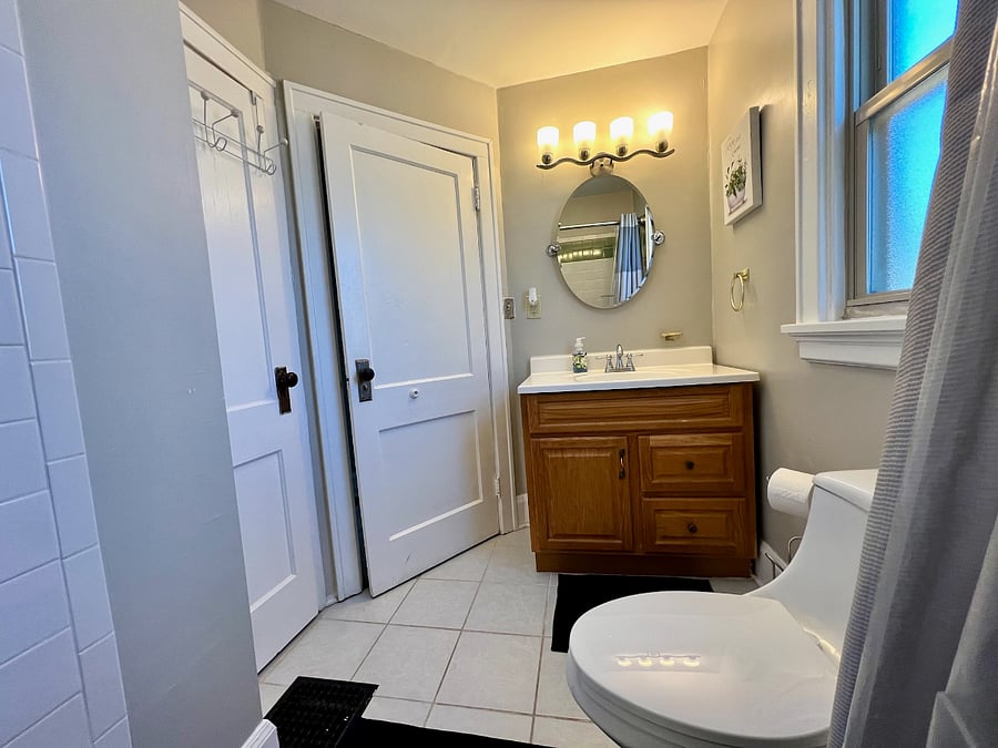 Upper Level Full Bathroom