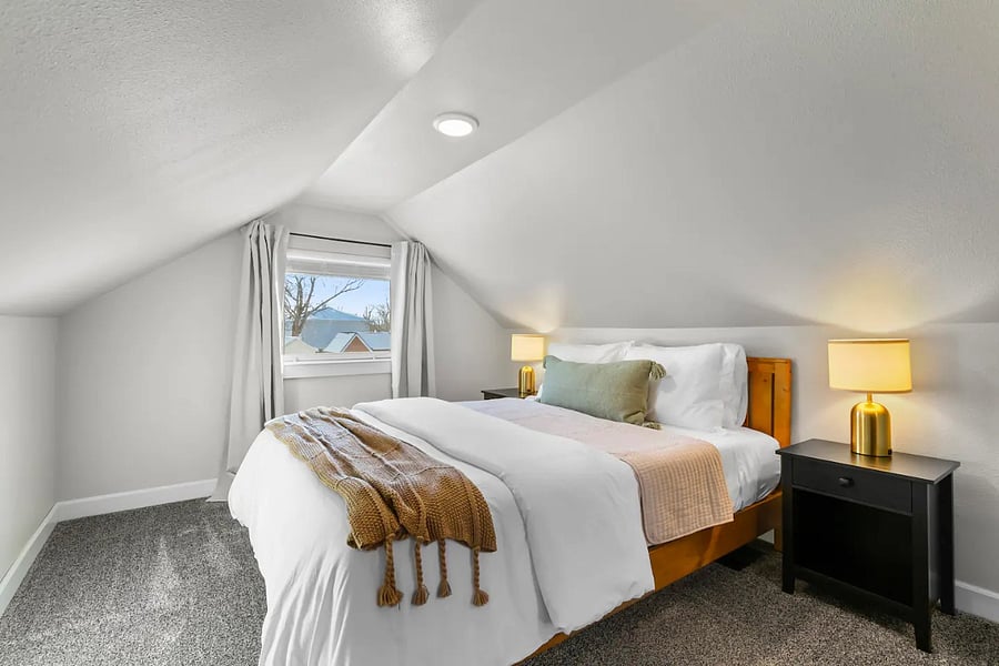 Bedroom 3 with Queen bed
