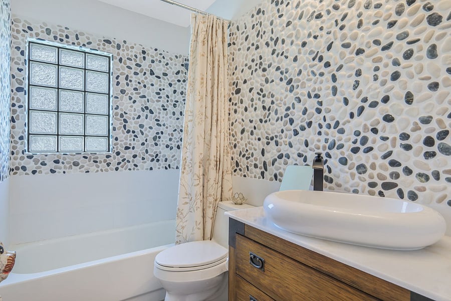 The Kelly Bedroom has direct access to this bathroom that provides a full service environment with a traditional tub and a host of  toiletries to ease away the stress of the every day.