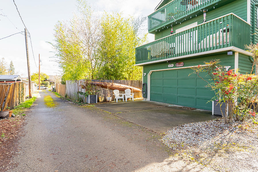 Entrance to unit-Alley view
