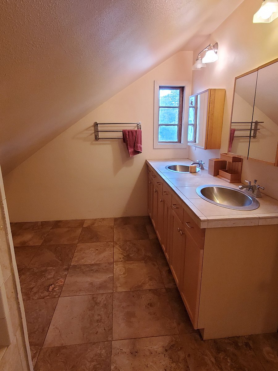 Upstairs bathroom with two vanities