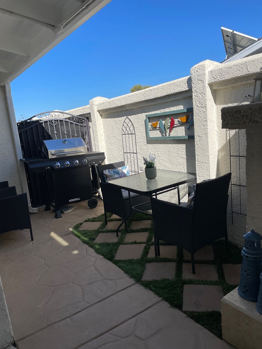 New BBQ waiting for you to fire up! Outdoor dining area, seats 4.