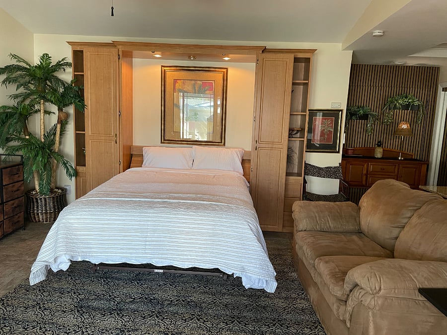 New Queen Med-Firm Hybrid mattress, new sheets and bedding replaced after every renter.