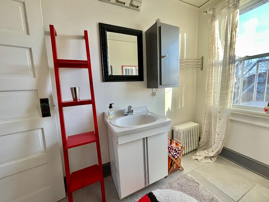 your sunny bathroom...