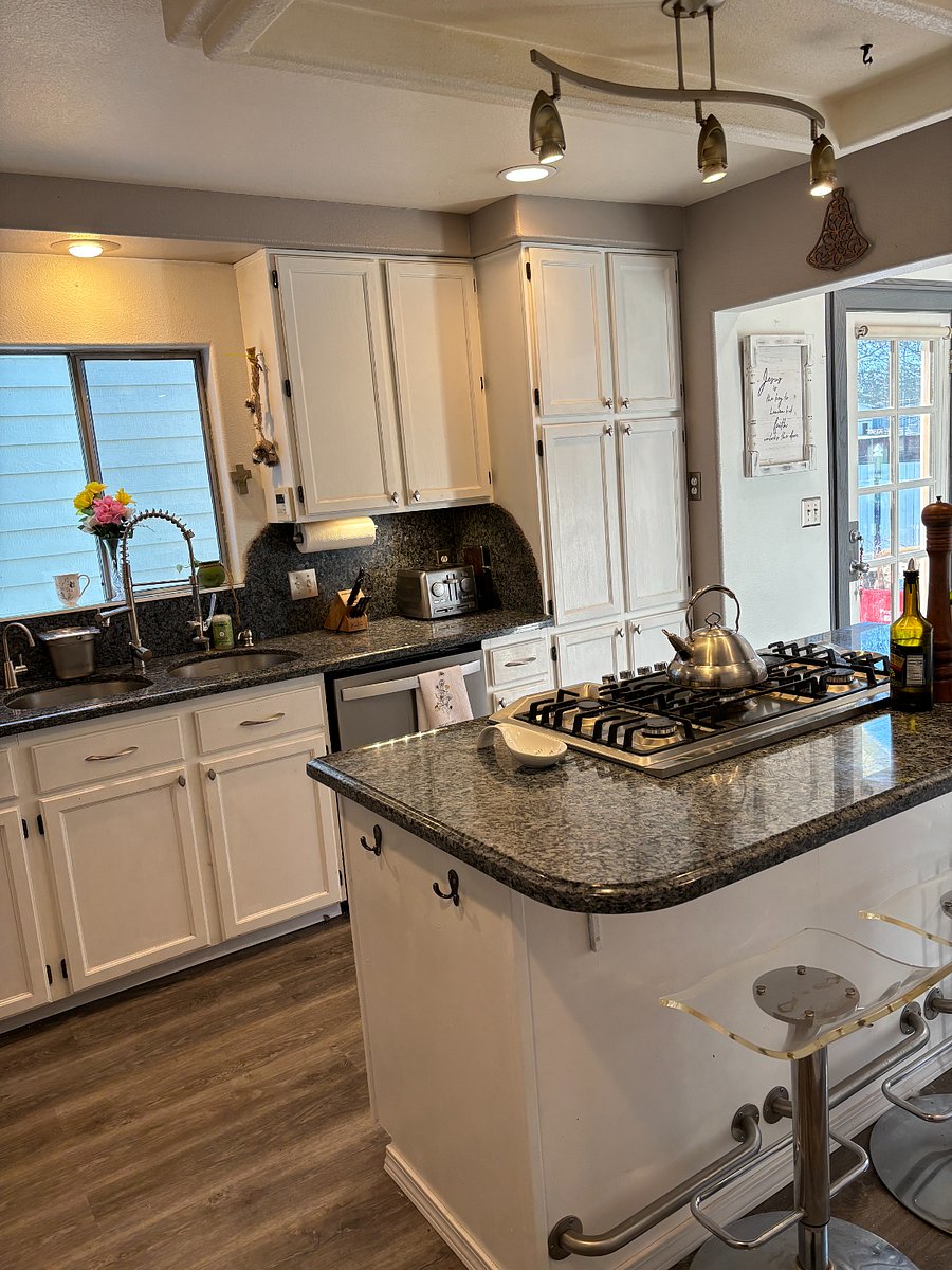 Furnished Finder property 665600_1 photo 28