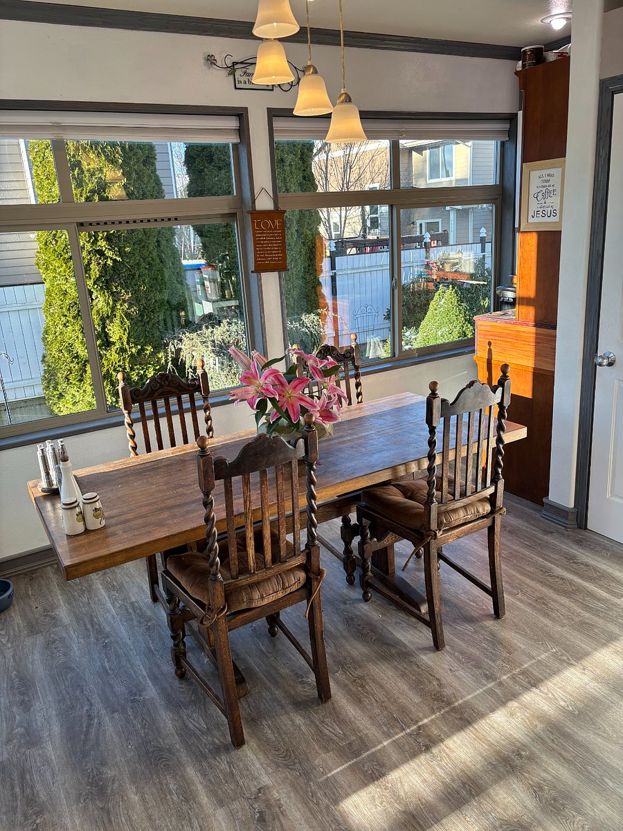 Kitchen eating area overlooking beautiful back yard, swimming pool and greenhouse