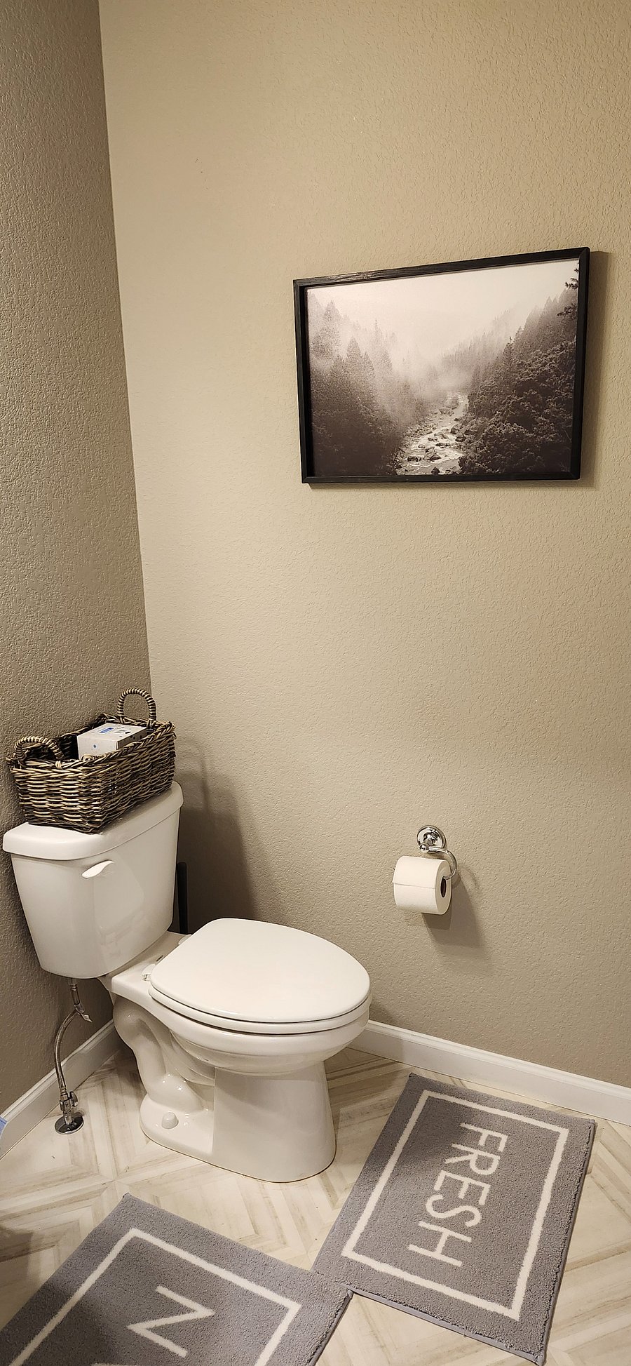 downstairs 1/2 bath