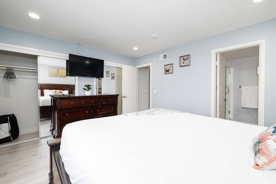 King bed & smart TV in master bedroom