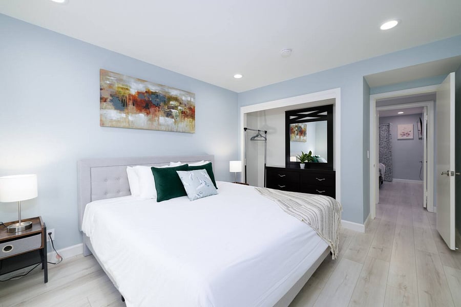 King bed & smart TV in bedroom #2