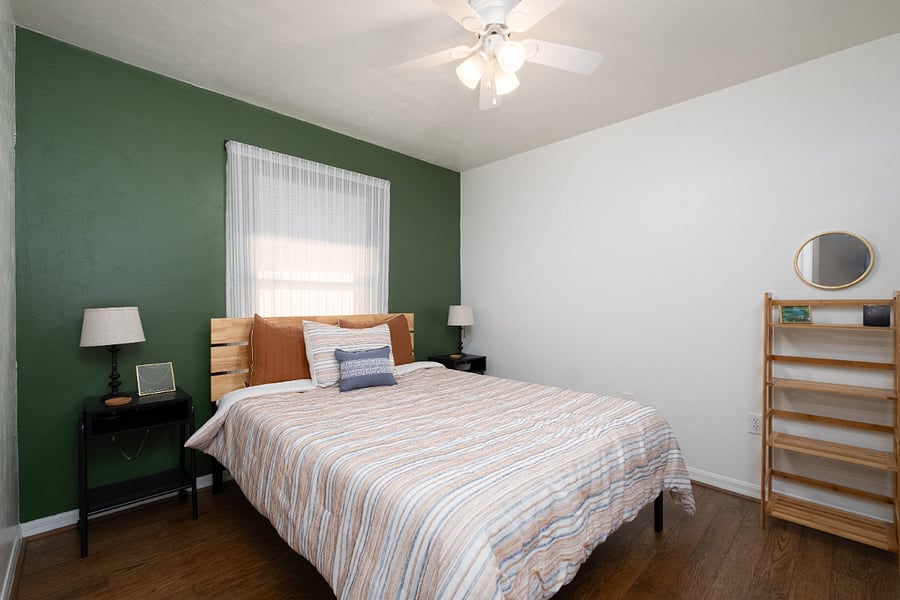 Queen bedroom #2