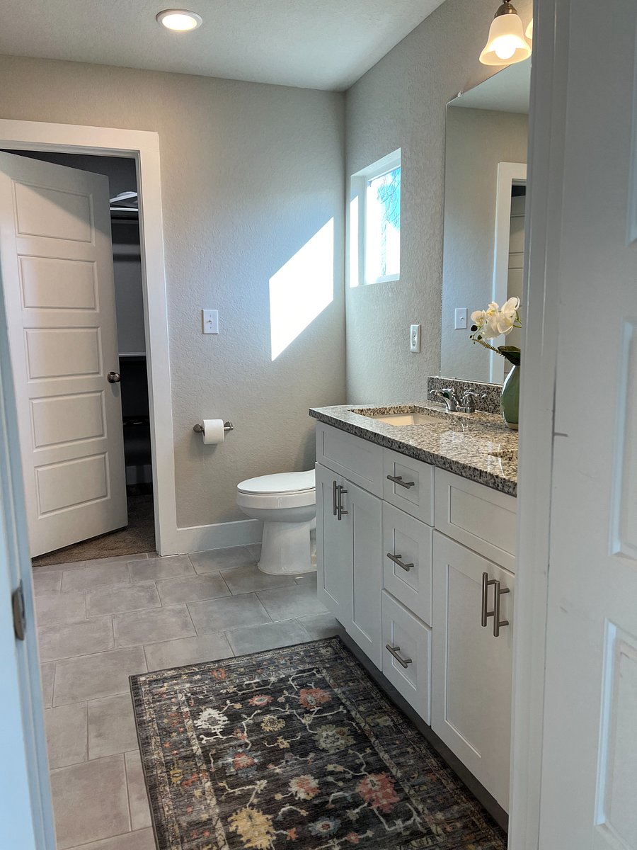 Master bath dual vanity