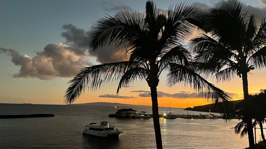 Beautiful Sunsets over the harbor from the lanai & Primary bedroom.