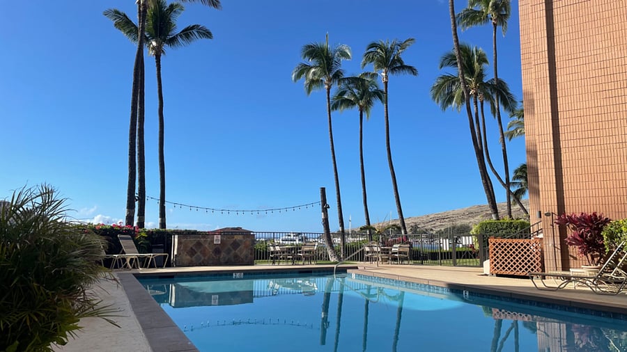 Private pool & 2 BBQs. Also, gate to baby beach that's out in front of building.