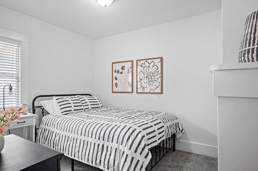 Bedroom #1 queen bed