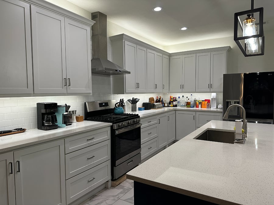 This kitchen has everything you need: Toaster, air fryer, blender, pots, pans, etc.