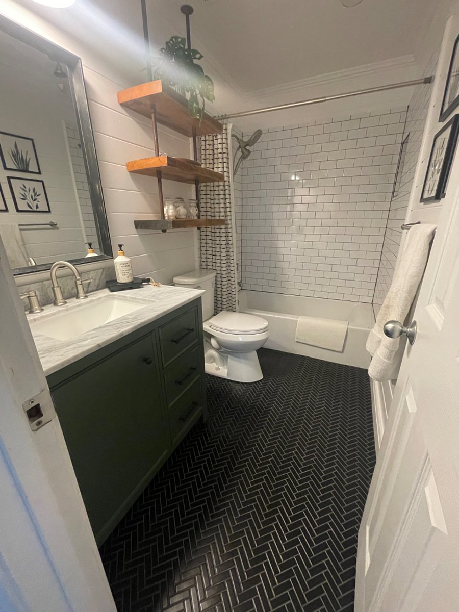 Newly renovated main bathroom