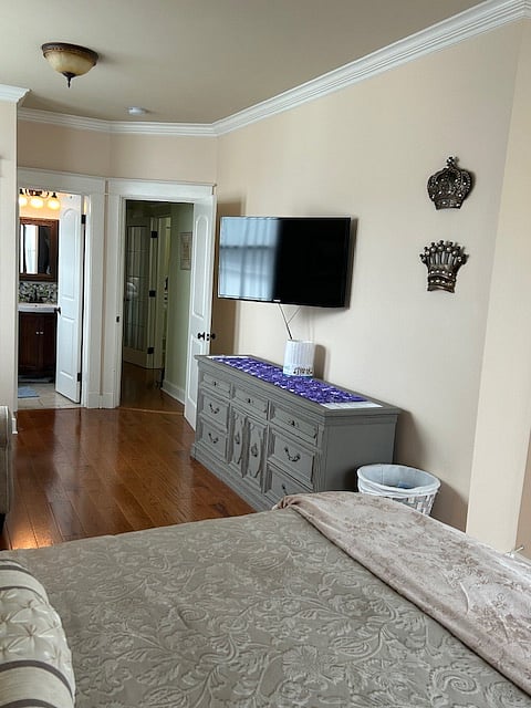Wall Mounted Smart TV on Swivel