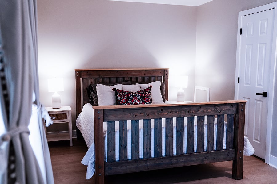 Bedroom 1 - Queen Bed