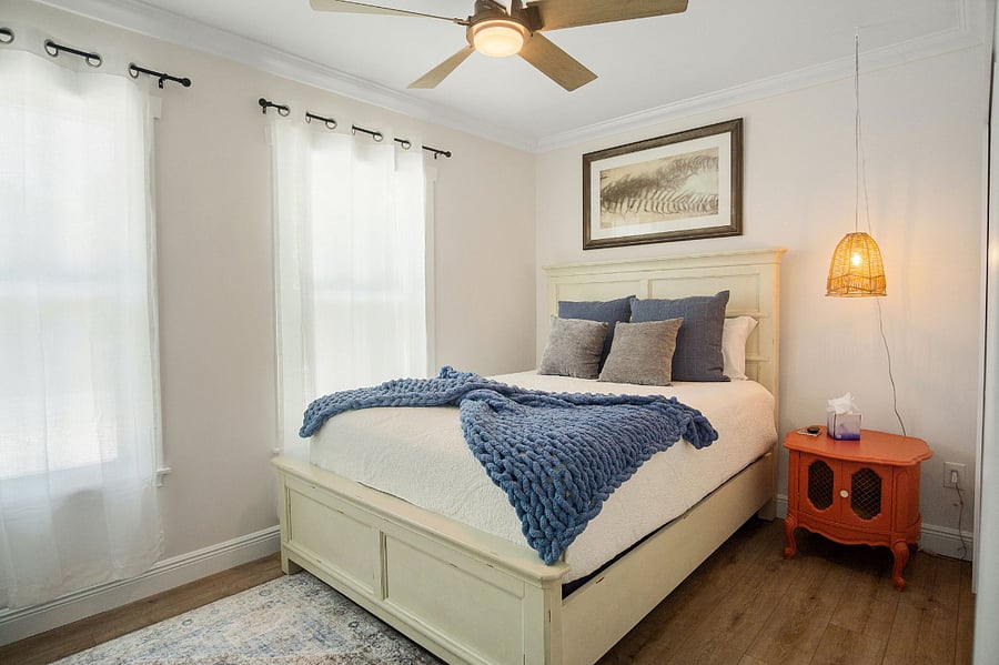 Middle bedroom. 