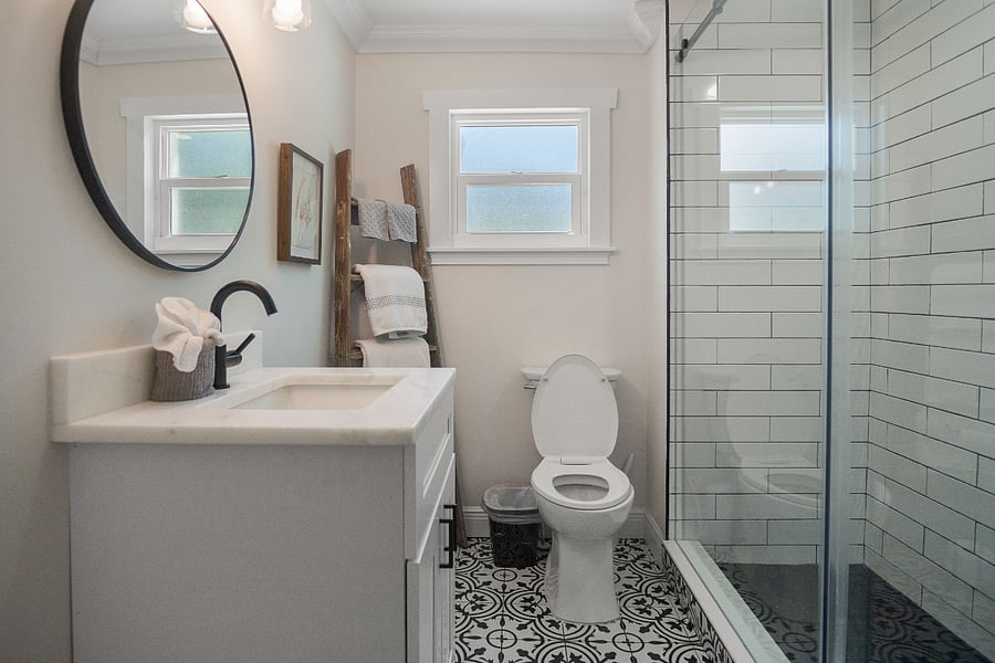 Secondary bathroom.