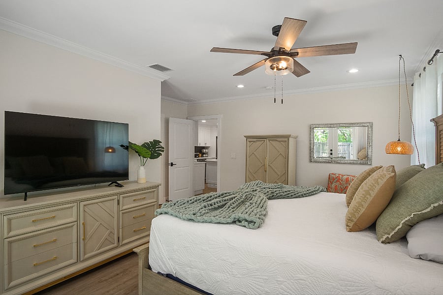 Yes, it has a Stearns and Foster mattress! 