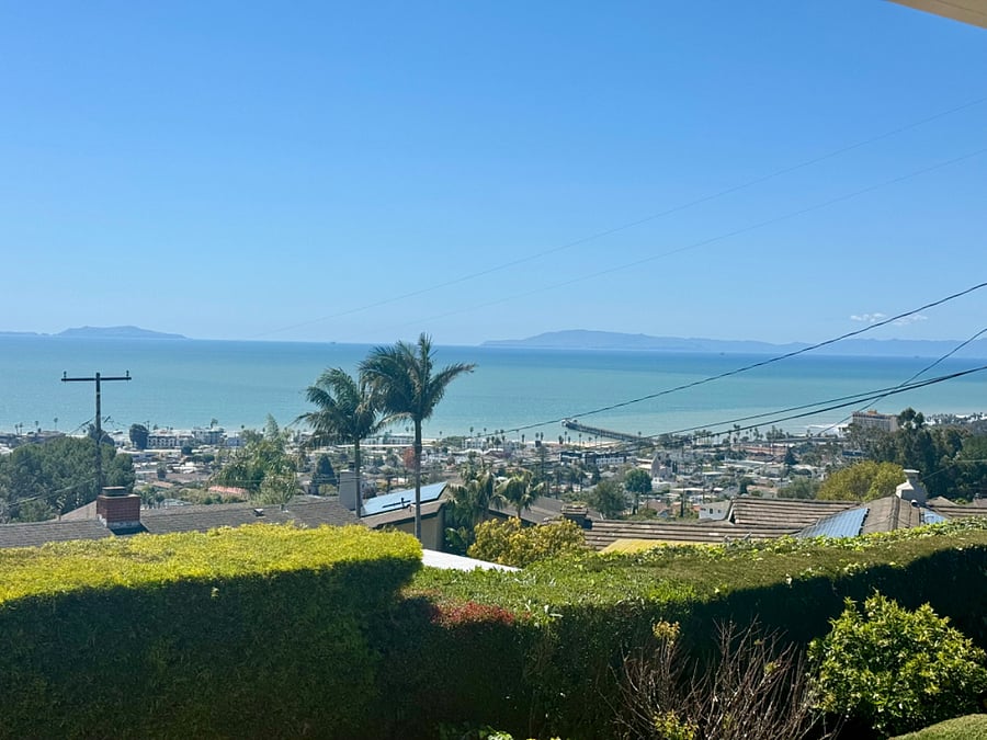 Ocean, island, and Ventura pier views from your private deck. If you are a surfer, you will be able to check out the waves everyday!