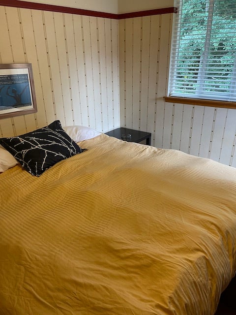 Bedroom 3 King bed