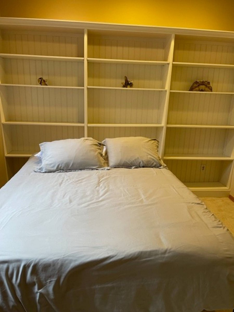 Bedroom 4 downstairs queen bed