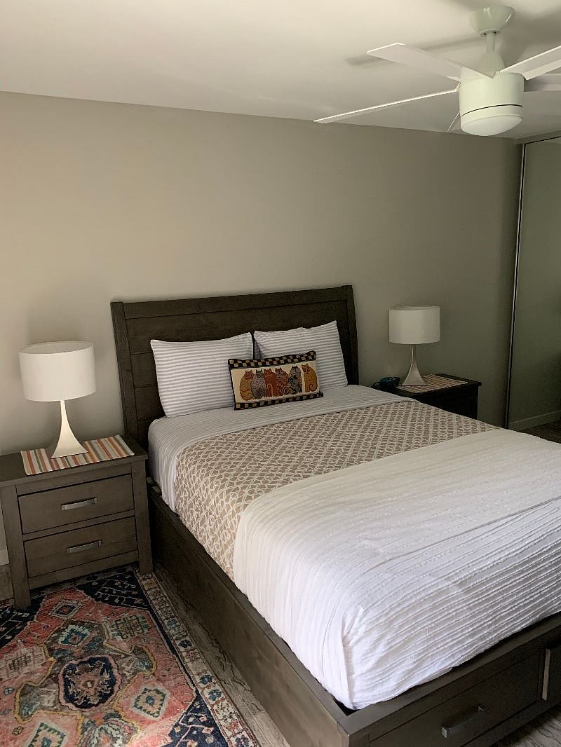 Master Bedroom queen bed