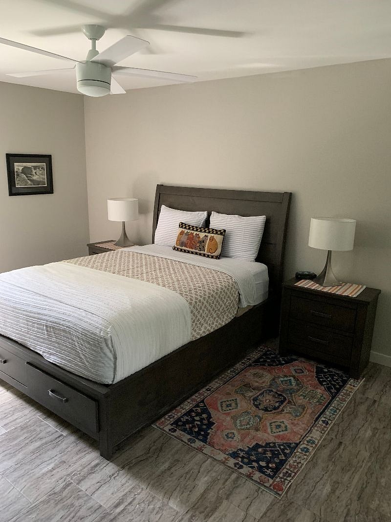 Master bedroom queen bed