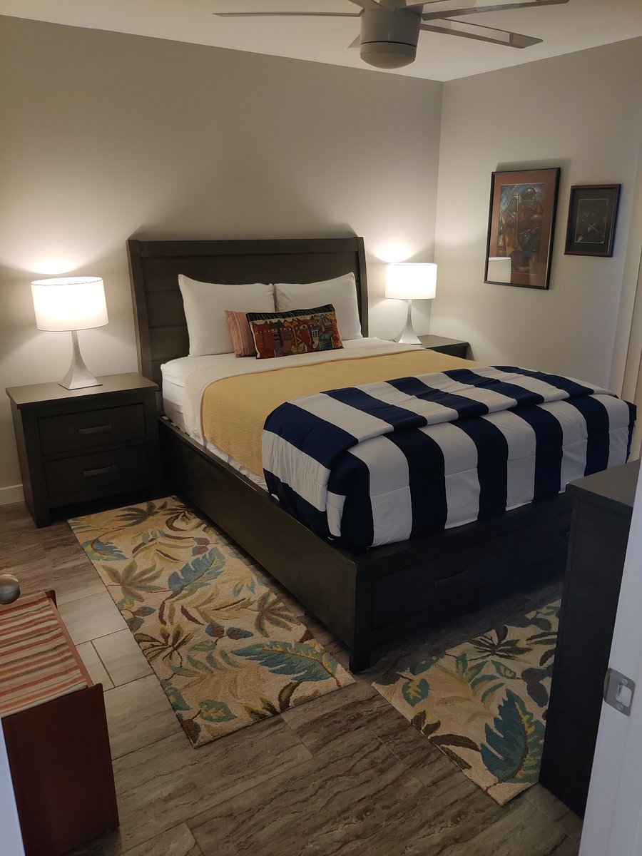 Gest Bedroom Queen Bed