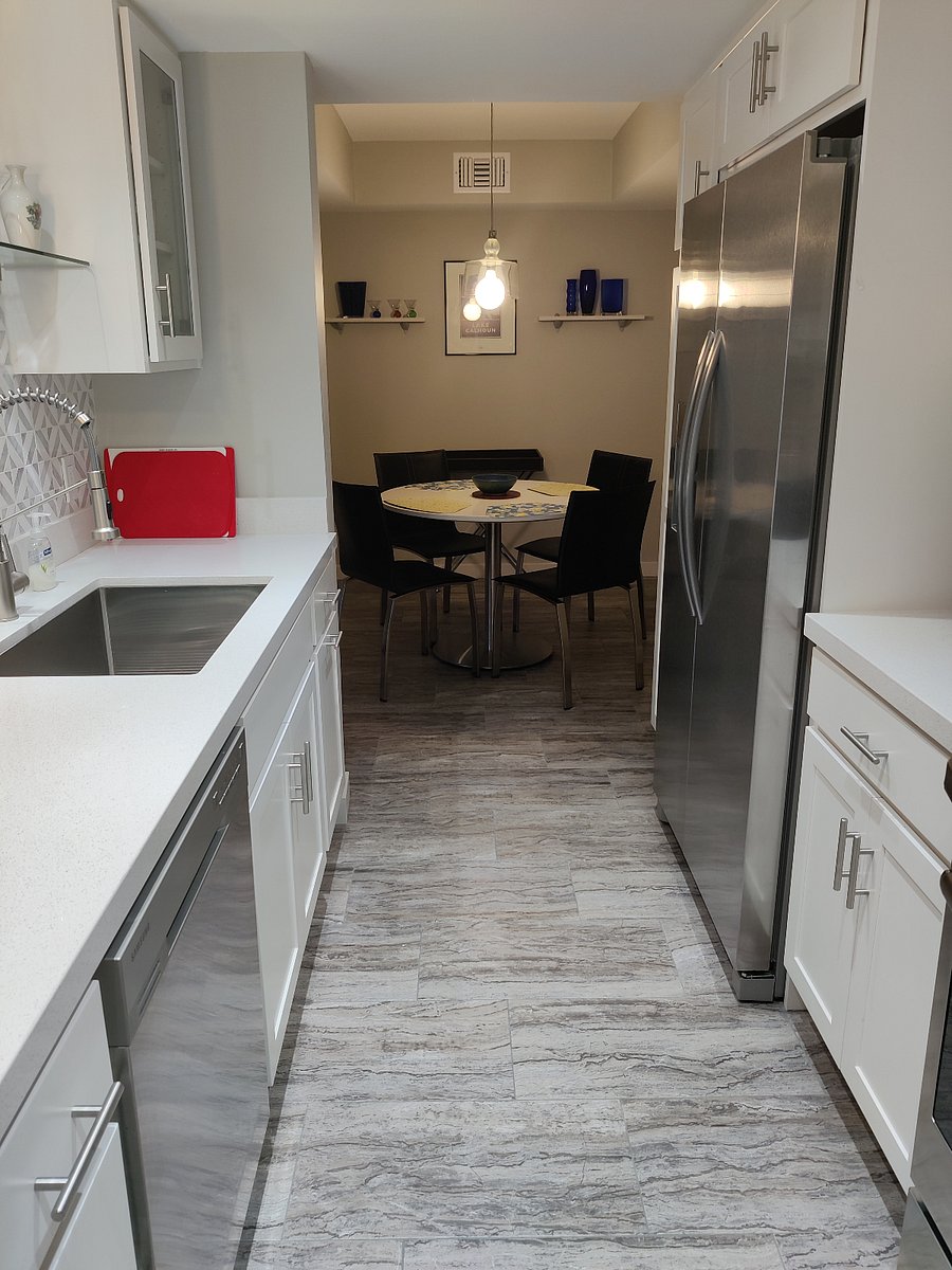 New kitchen and farmhouse sink