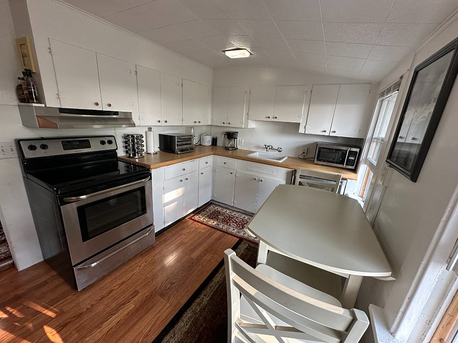 Spacious eat-in kitchen has all appliances