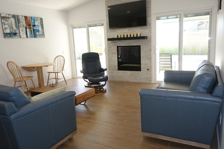 Livingroom with leather furniture