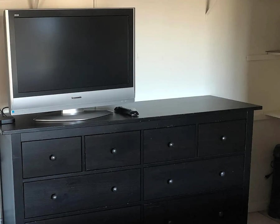 TV with AppleTV, netflix and other services