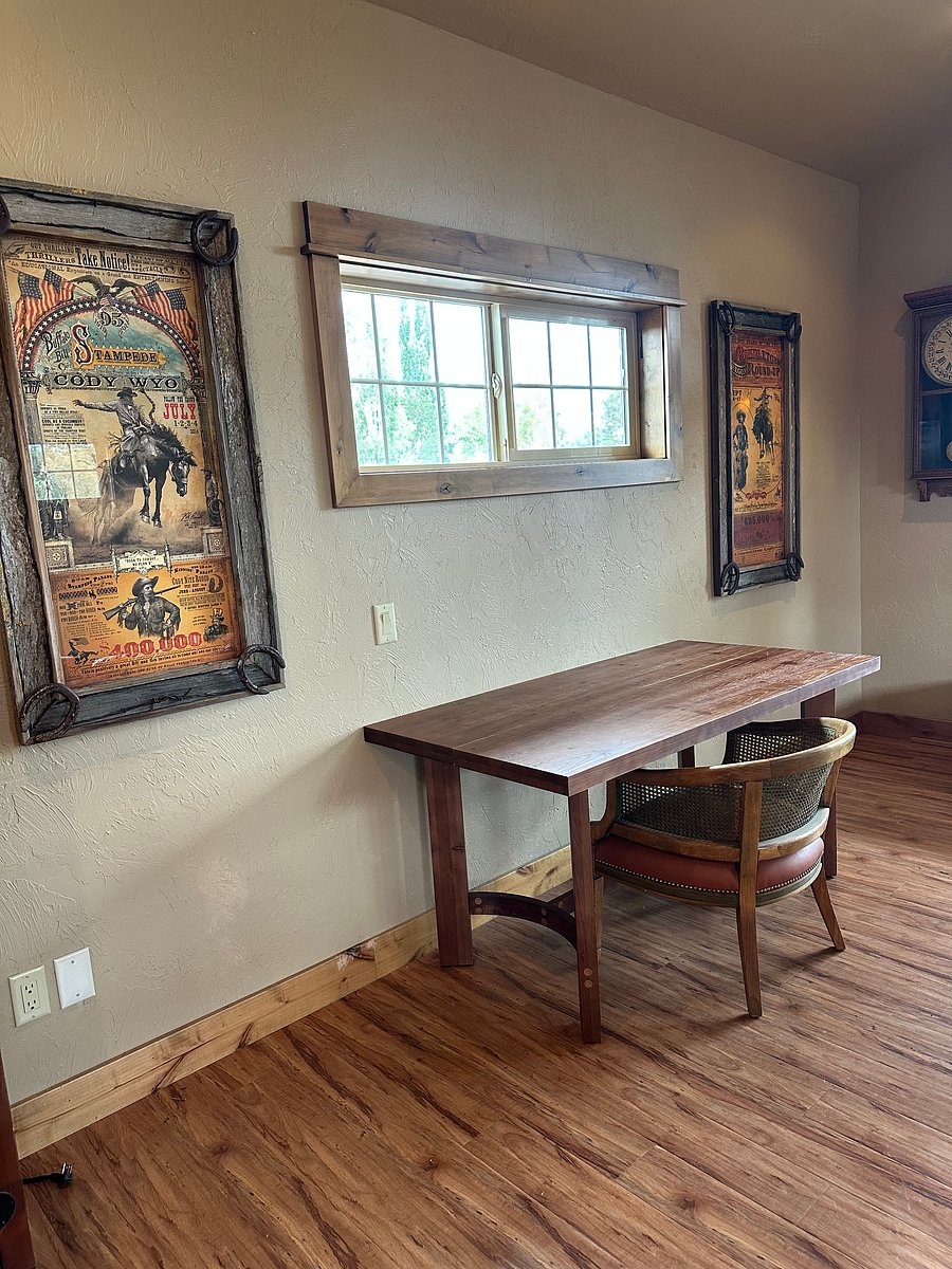 Area for a computer or workstation and the table can be used for a dining area as well. Rentals include all Internet, which is Starlink so very fast, heat and air-conditioning, garbage, water and a washer and dryer downstairs in the building. 