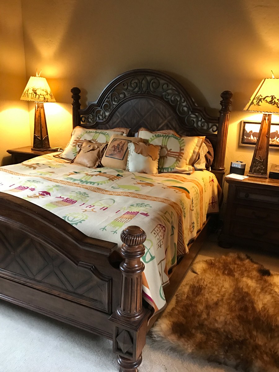 This is the master bedroom with a king bed and California sized sheets and bedding.