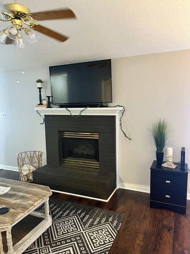 Gas fireplace
