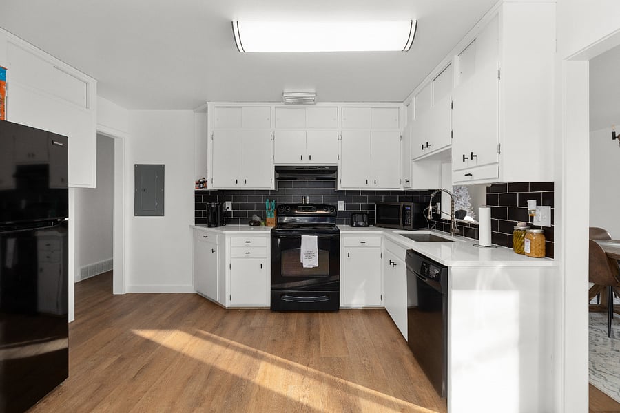 Full kitchen